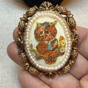 Vintage Gold Toned & Sugared Enamel Cameo Style Owl Brooch